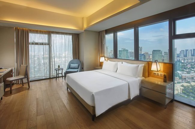 Stay Close to Makati’s Dining and Nightlife